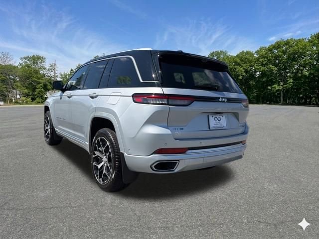 Used 2023 Jeep Grand Cherokee Summit AWD/4WD image 6