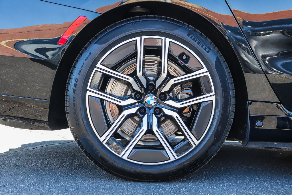 Used 2026 BMW i7 eDrive50 w/ Executive Package RWD image 8