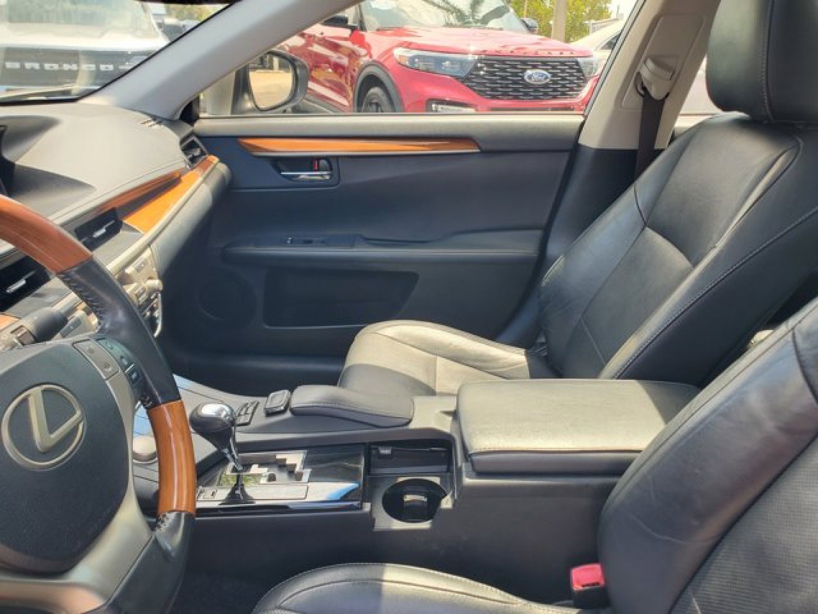 Used 2015 Lexus ES 300h w/ Navigation System Package FWD image 12