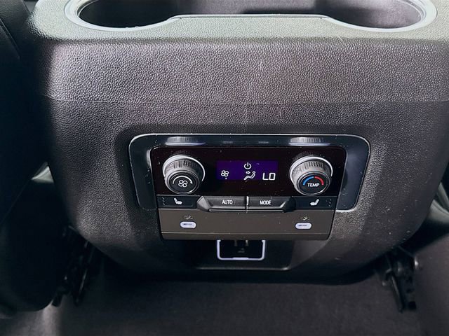 Used 2024 Chevrolet Suburban Z71 w/ Luxury Package image 28