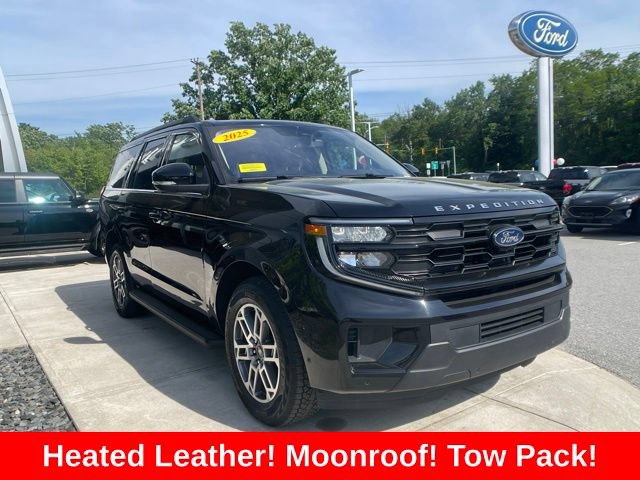 Certified 2025 Ford Expedition Active AWD/4WD image 1