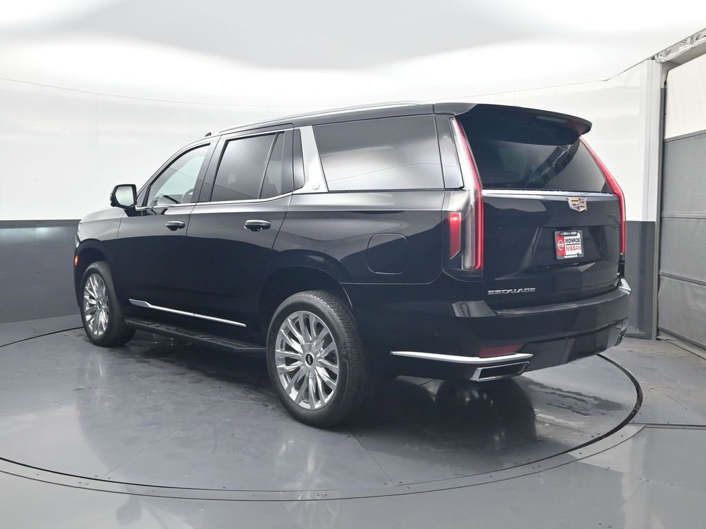 Used 2024 Cadillac Escalade Premium Luxury image 2