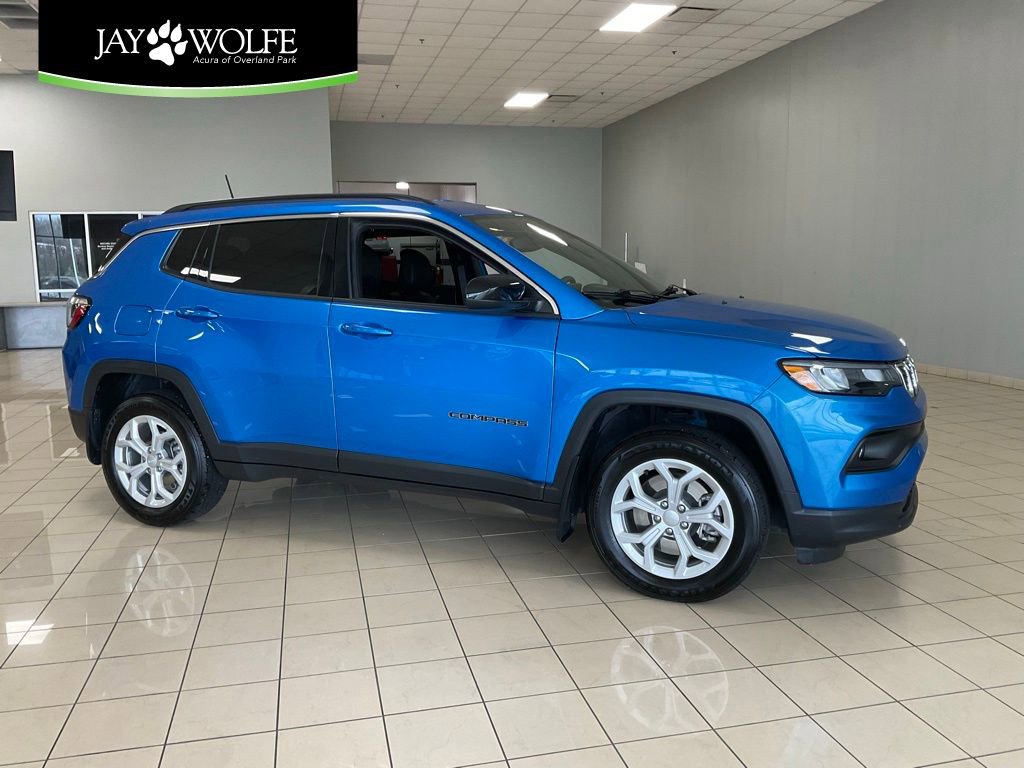 Used 2024 Jeep Compass Latitude image 1
