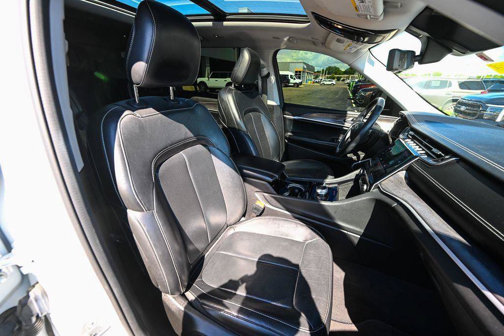 Used 2022 Jeep Grand Cherokee L Limited w/ Luxury Tech Group II AWD/4WD image 26