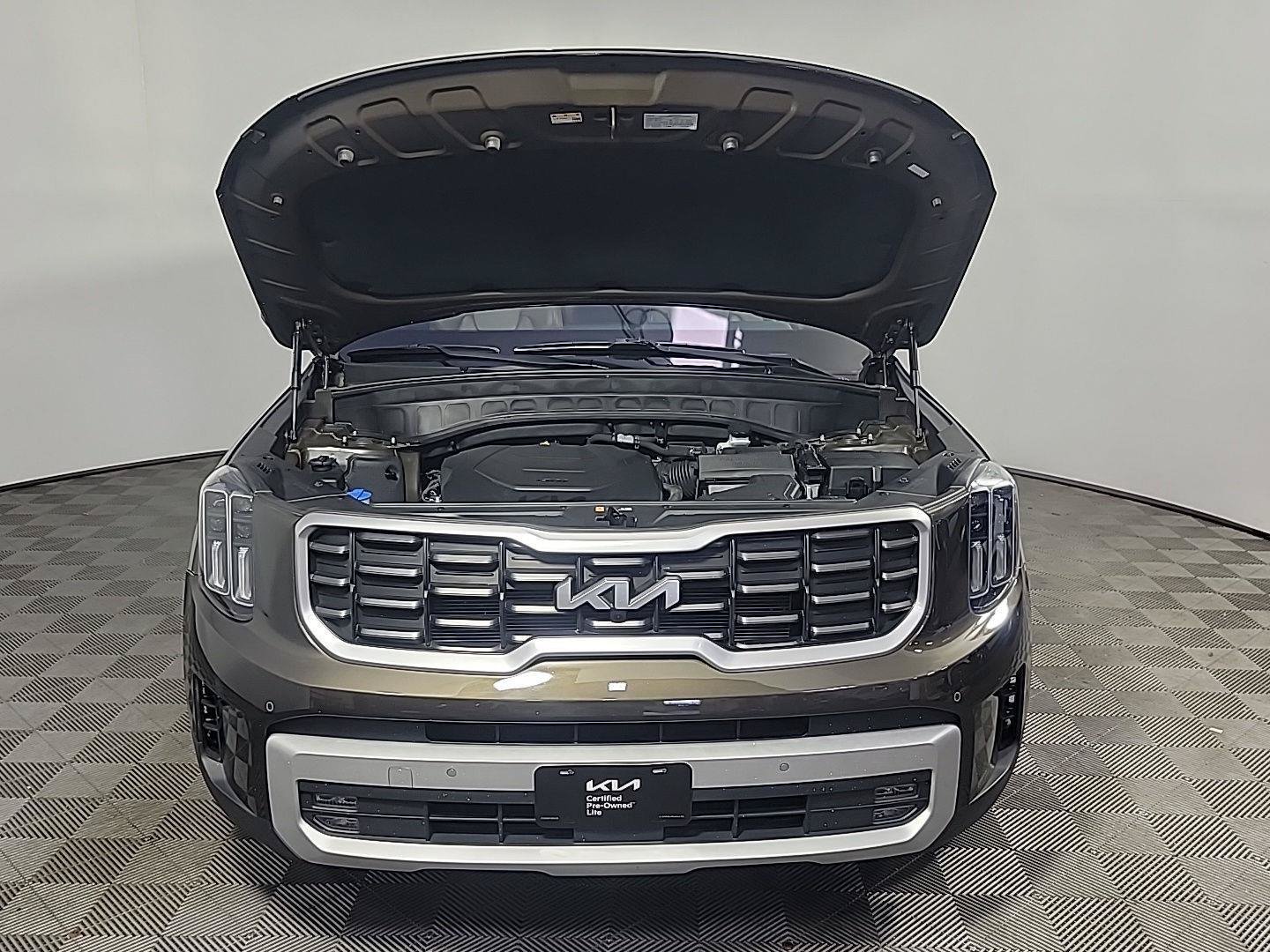 Certified 2024 Kia Telluride SX w/ Towing Package FWD image 12