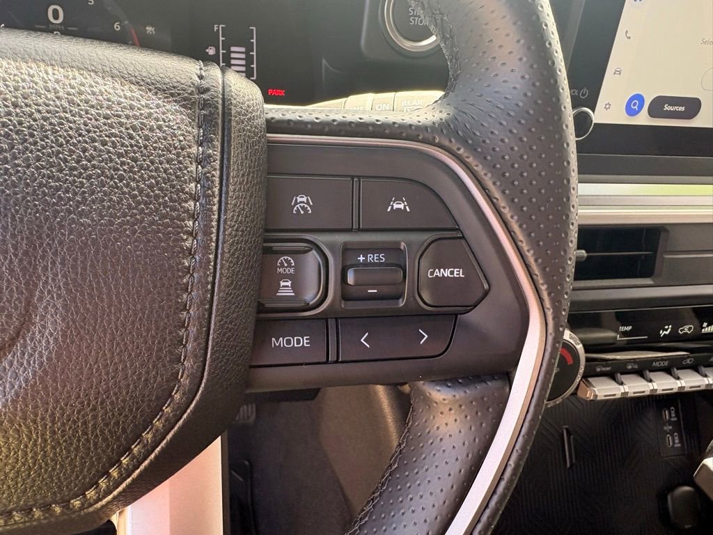 Used 2025 Toyota 4Runner SR5 AWD/4WD image 26
