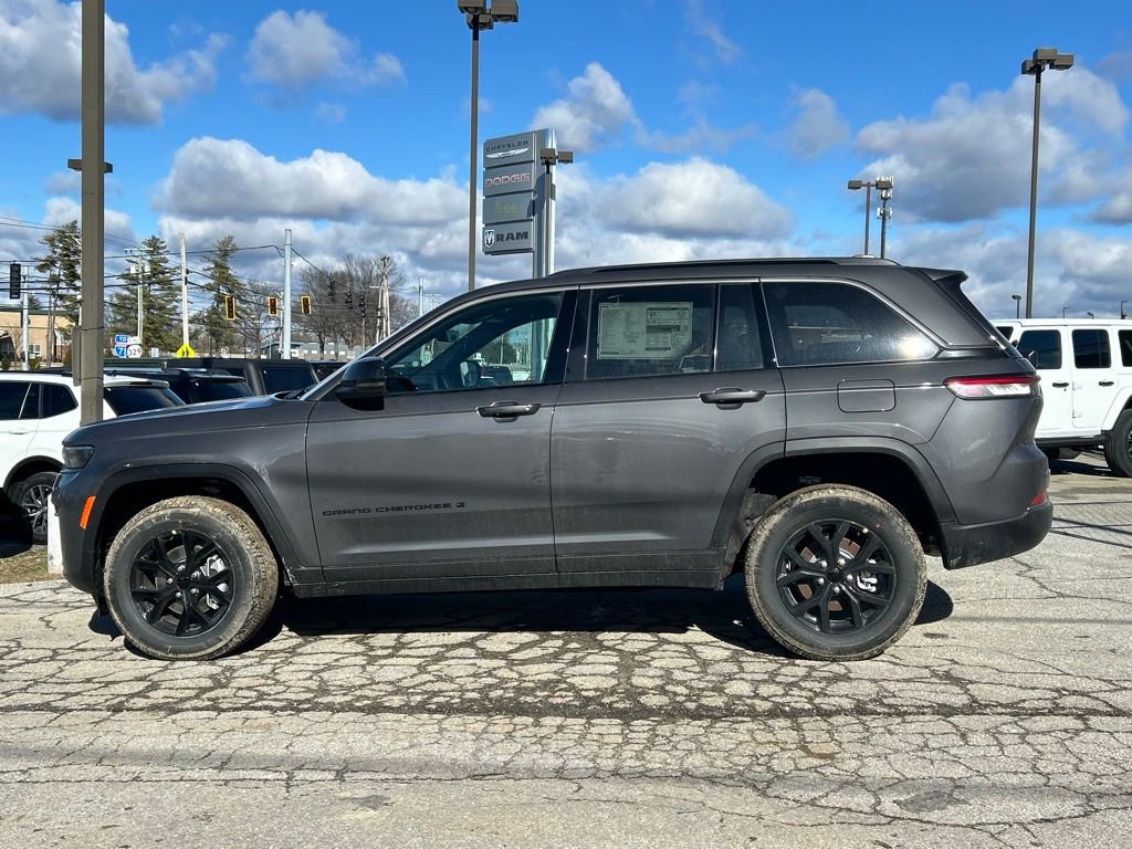 New 2026 Jeep Grand Cherokee Altitude image 11
