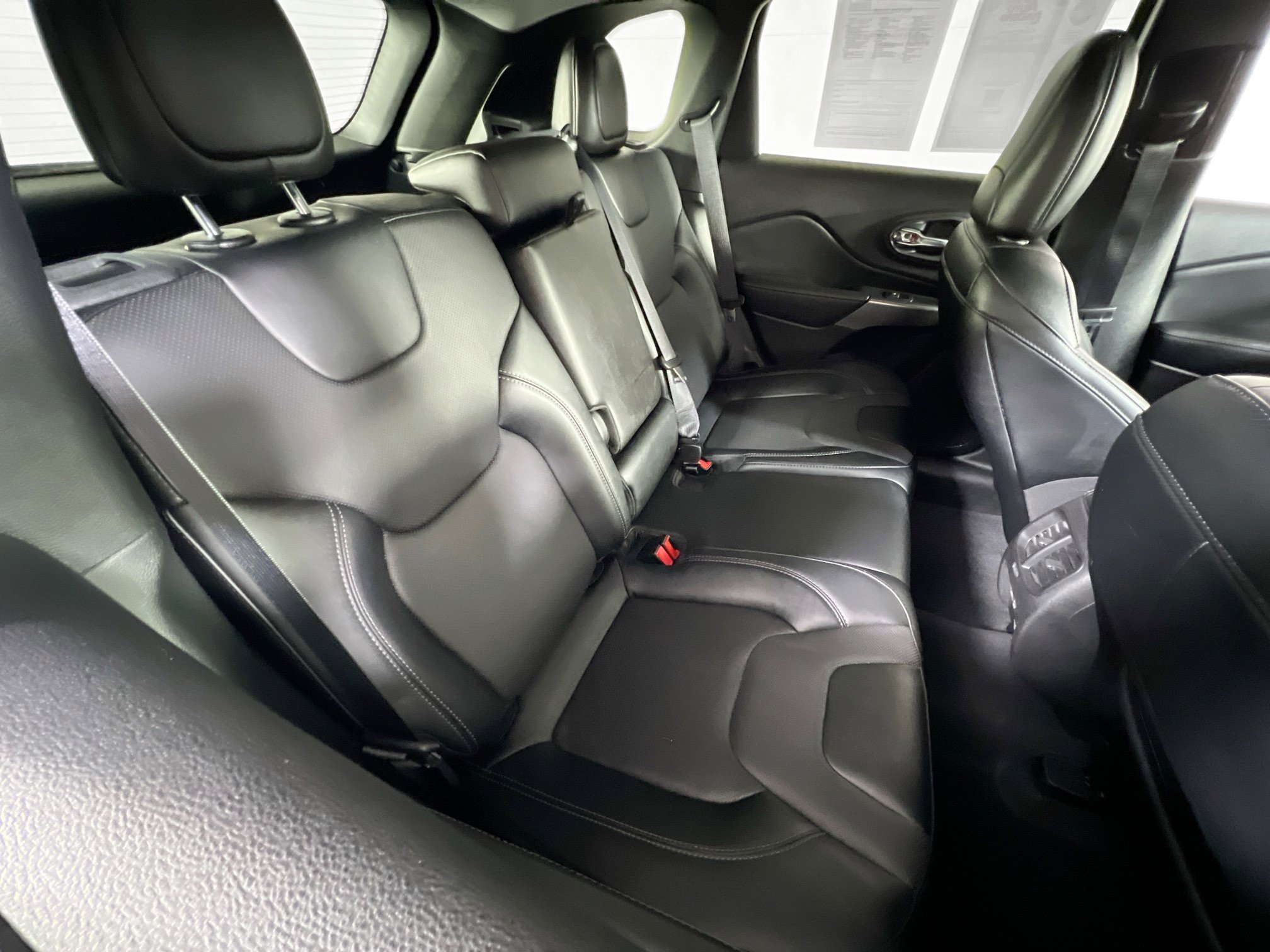 Used 2022 Jeep Cherokee Limited image 26