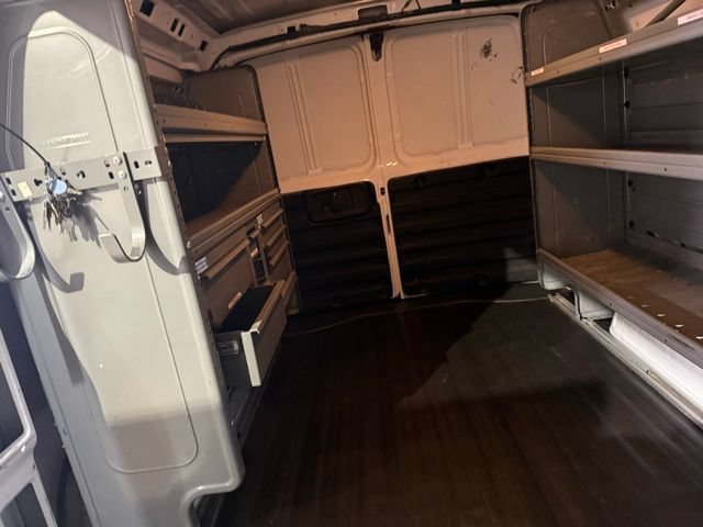 Used 2011 GMC Savana 1500 RWD image 28