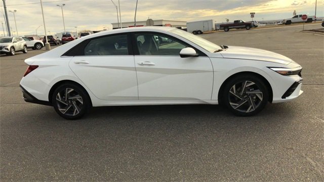 Used 2025 Hyundai Elantra SEL image 9