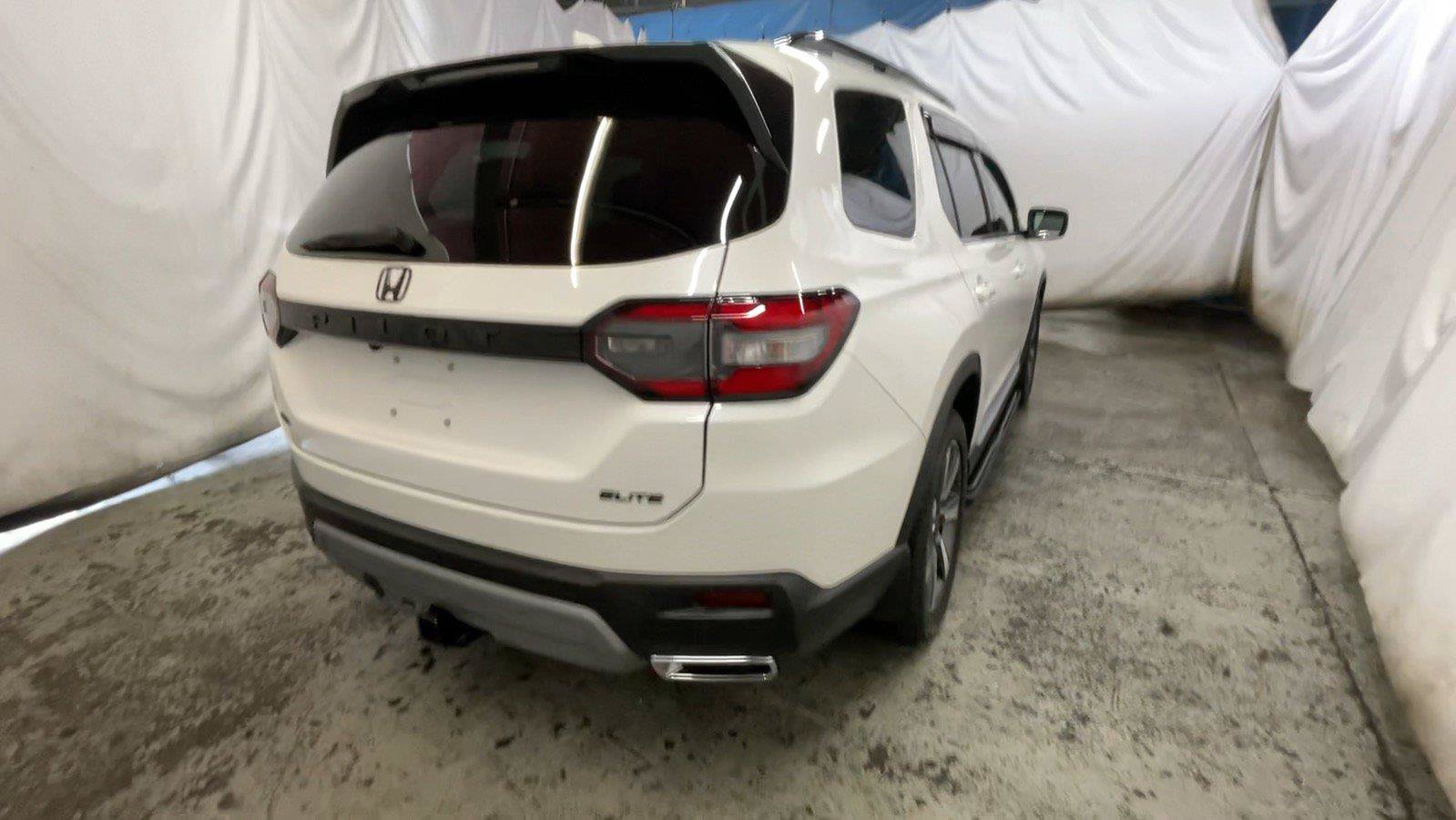 Used 2025 Honda Pilot Elite image 6