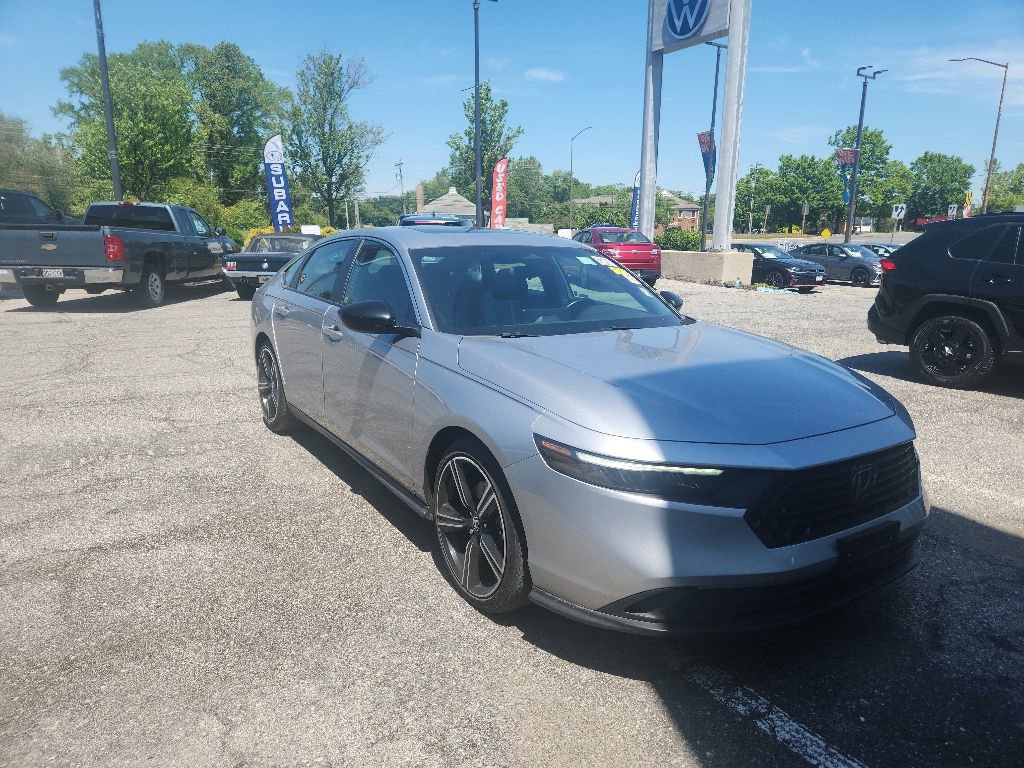 Used 2023 Honda Accord Sport image 9