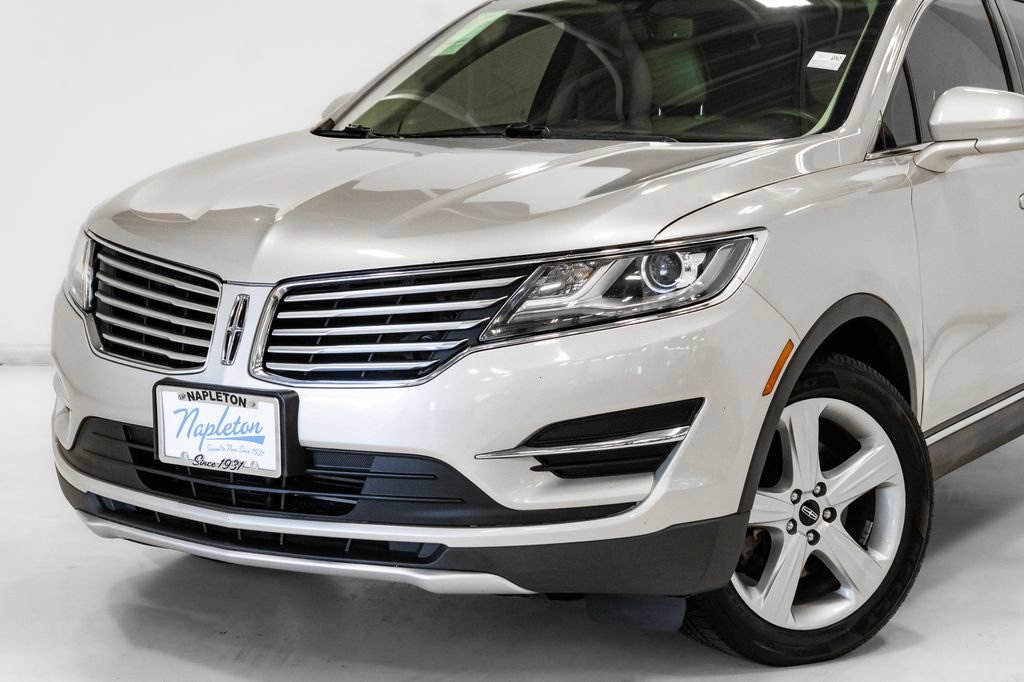 Used 2017 Lincoln MKC Premiere FWD image 2