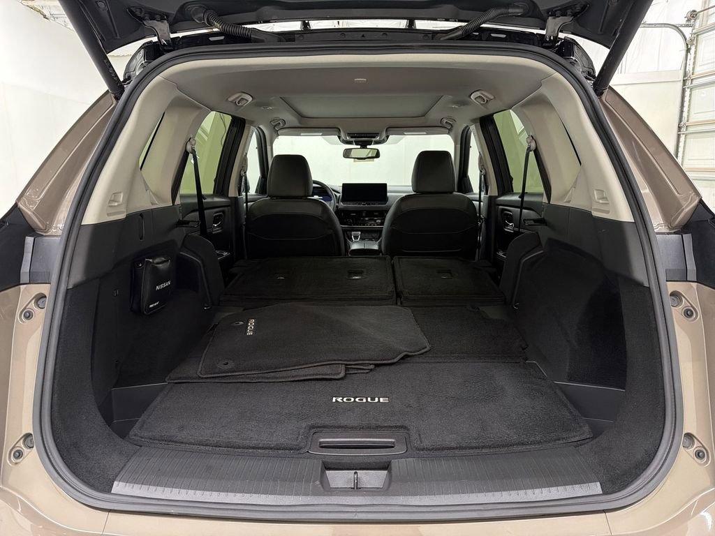 Certified 2025 Nissan Rogue SL w/ Tech Package FWD image 16
