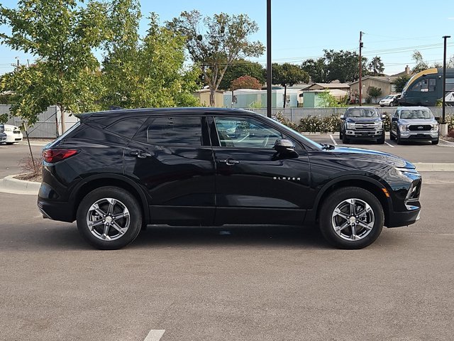 Used 2026 Chevrolet Blazer LT FWD image 4