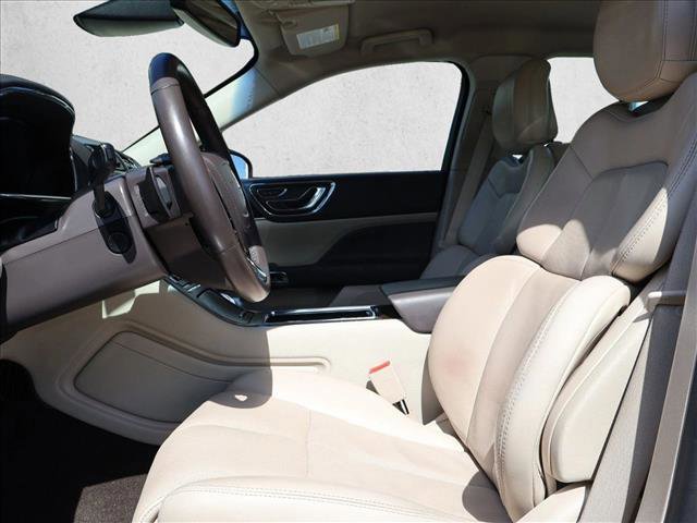 Used 2019 Lincoln Continental Select image 14