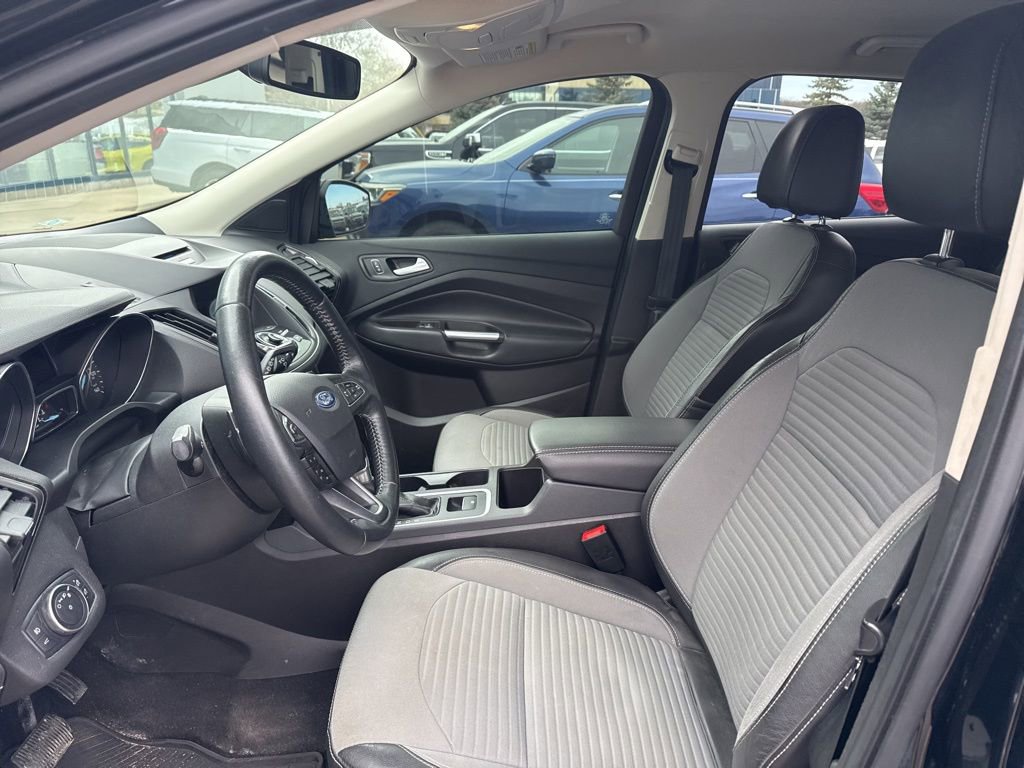 Used 2017 Ford Escape Titanium image 4