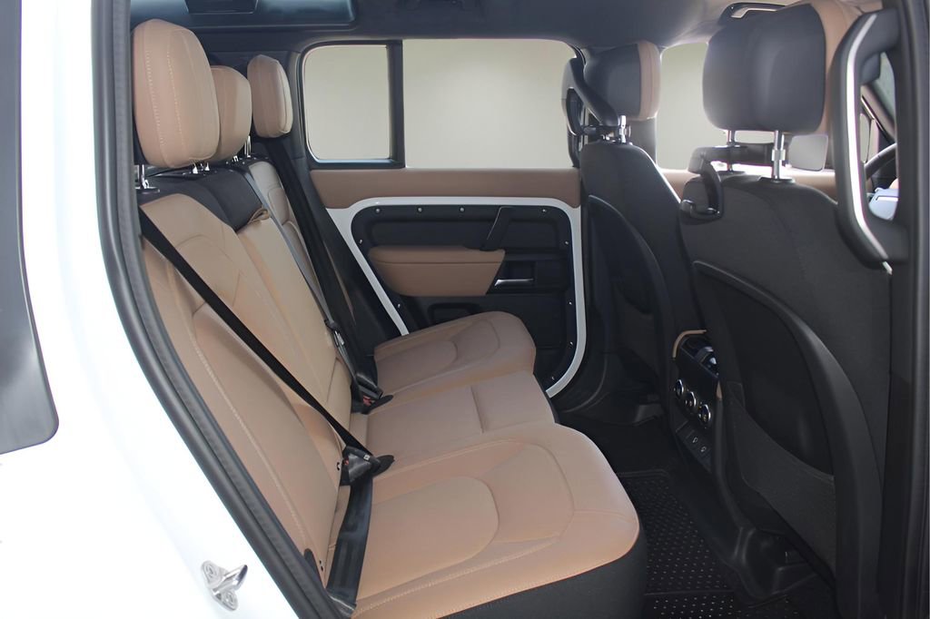 Used 2025 Land Rover Defender 110 V8 image 16