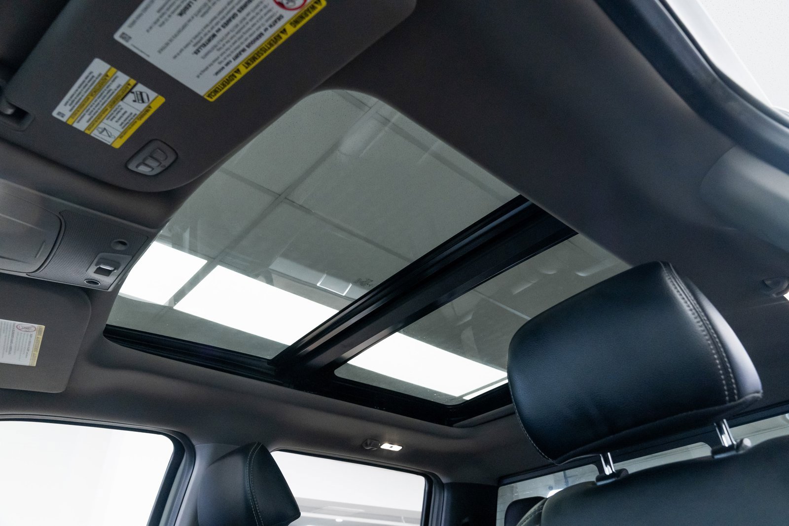 Used 2021 Ford F350 Lariat image 16