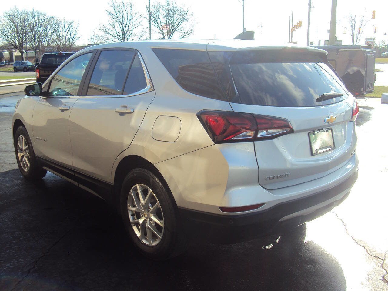 Used 2022 Chevrolet Equinox LT w/ Driver Convenience Package AWD/4WD image 4