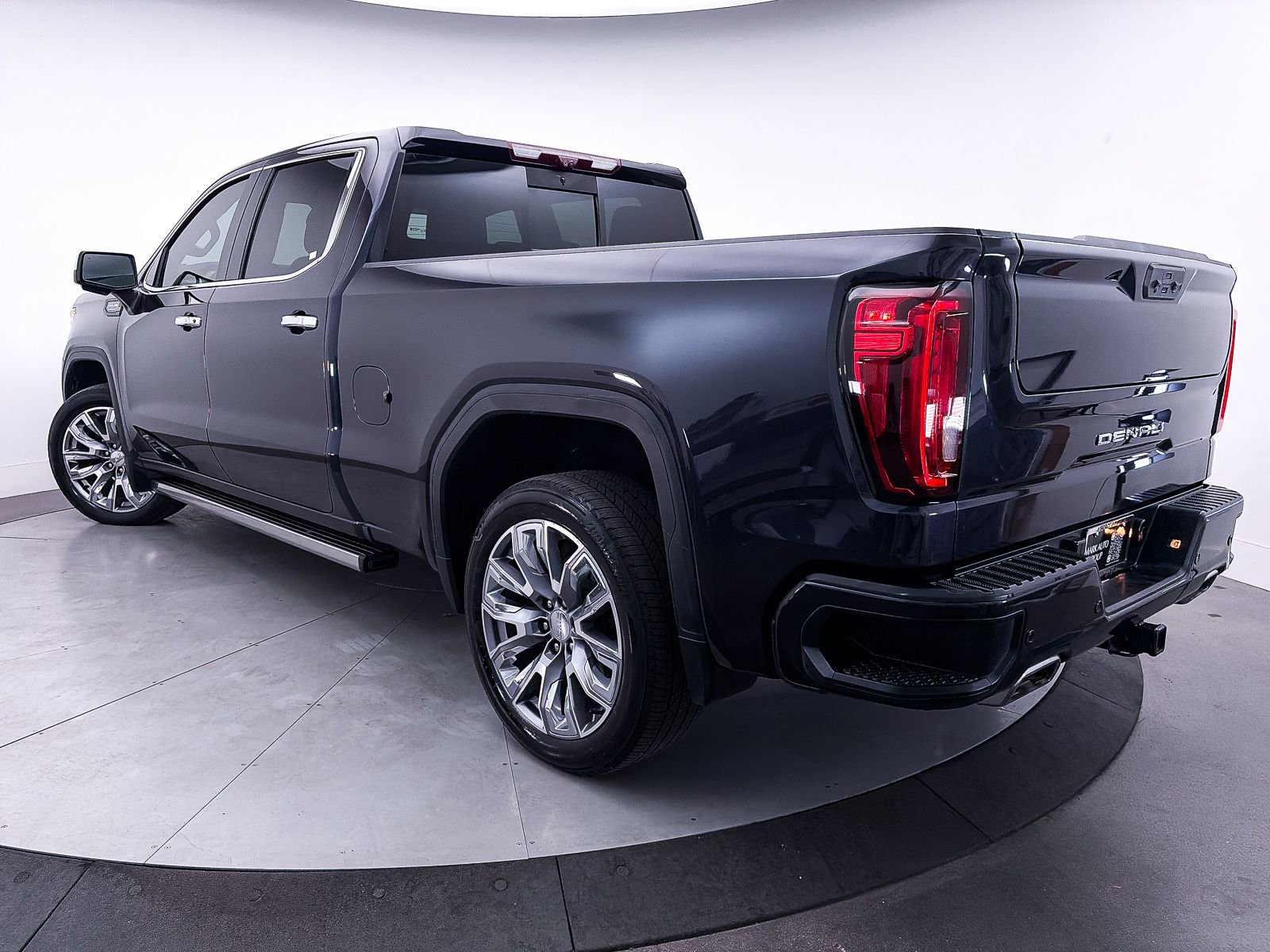 Used 2022 GMC Sierra 1500 Denali w/ Denali Reserve Package AWD/4WD image 2