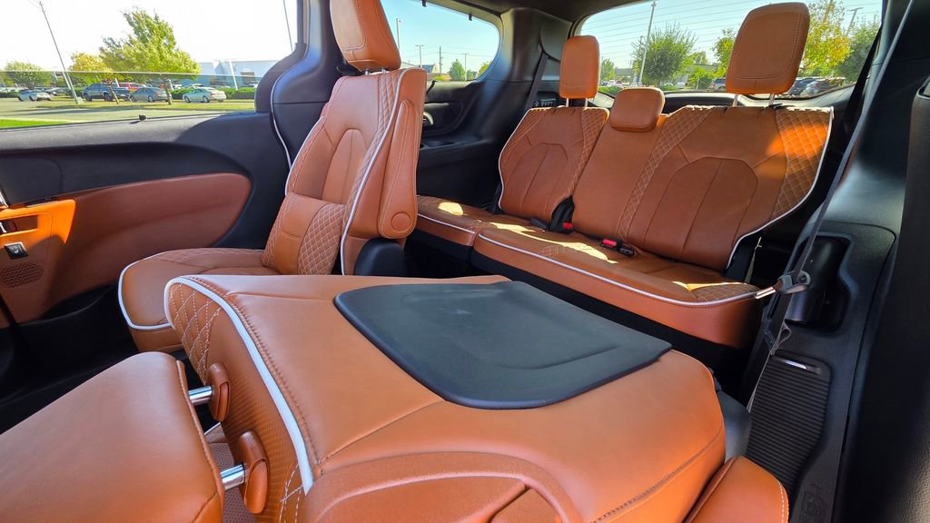 New 2026 Chrysler Pacifica Pinnacle image 21