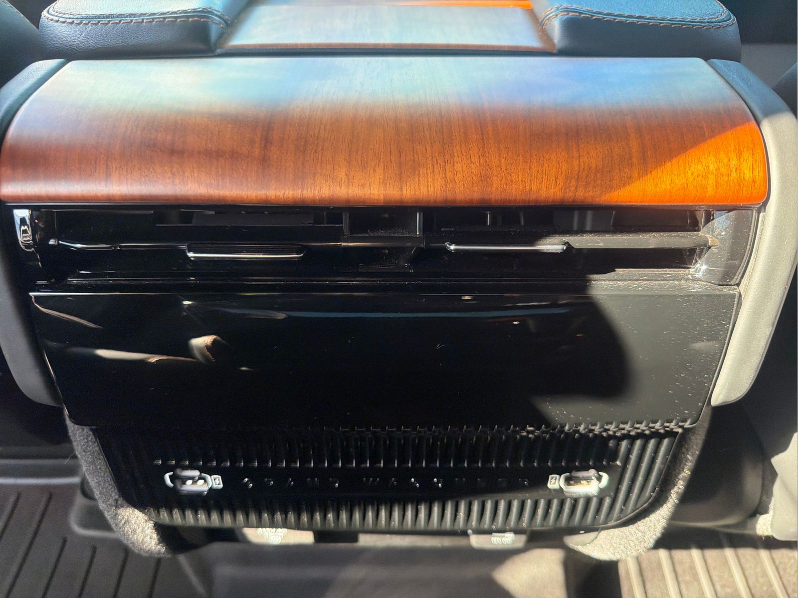 Used 2024 Jeep Grand Wagoneer Series III AWD/4WD image 30