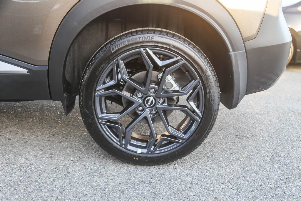 New 2026 Nissan Kicks SR w/ Illumination Package FWD image 10