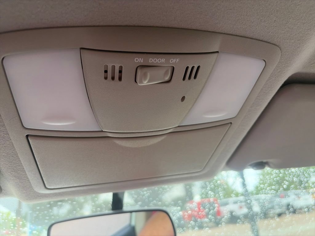 Used 2013 Nissan Rogue SV FWD image 33