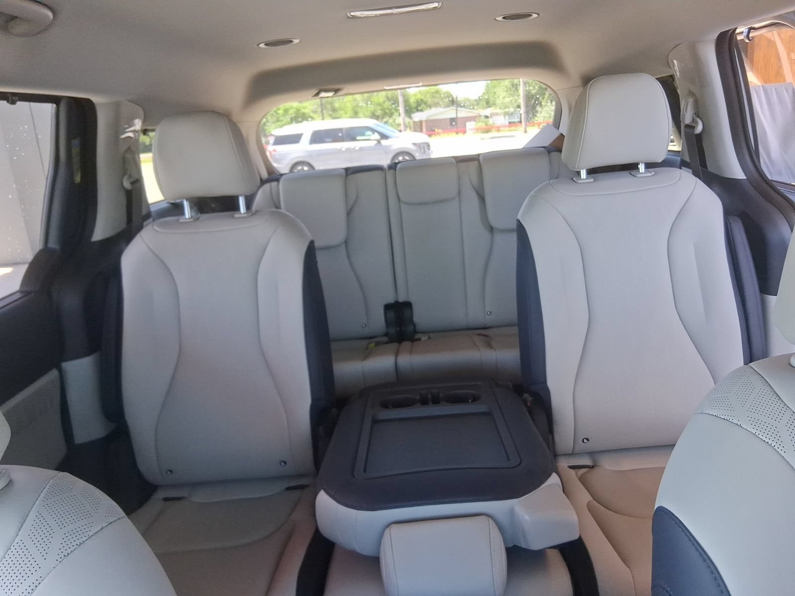 New 2026 Kia Carnival EX FWD image 23