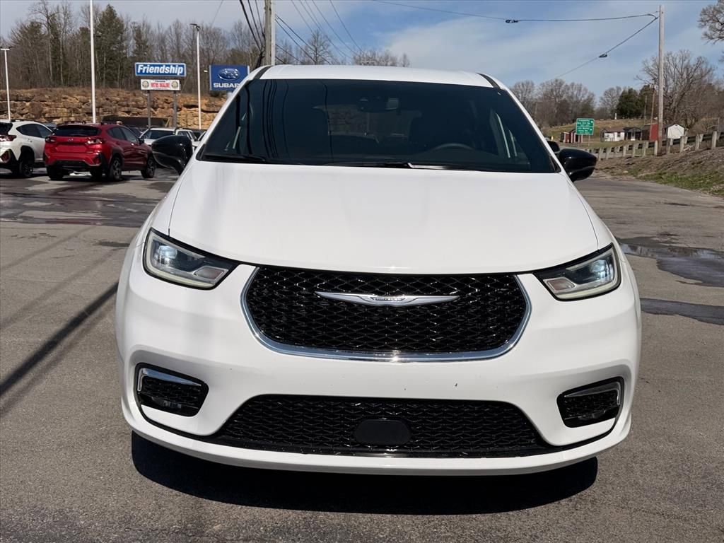 Used 2025 Chrysler Pacifica Select image 18