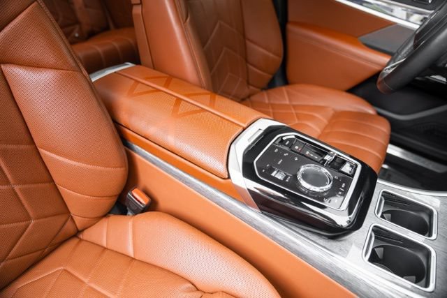 Used 2023 BMW 740i w/ Luxury Rear Seating Package RWD image 33