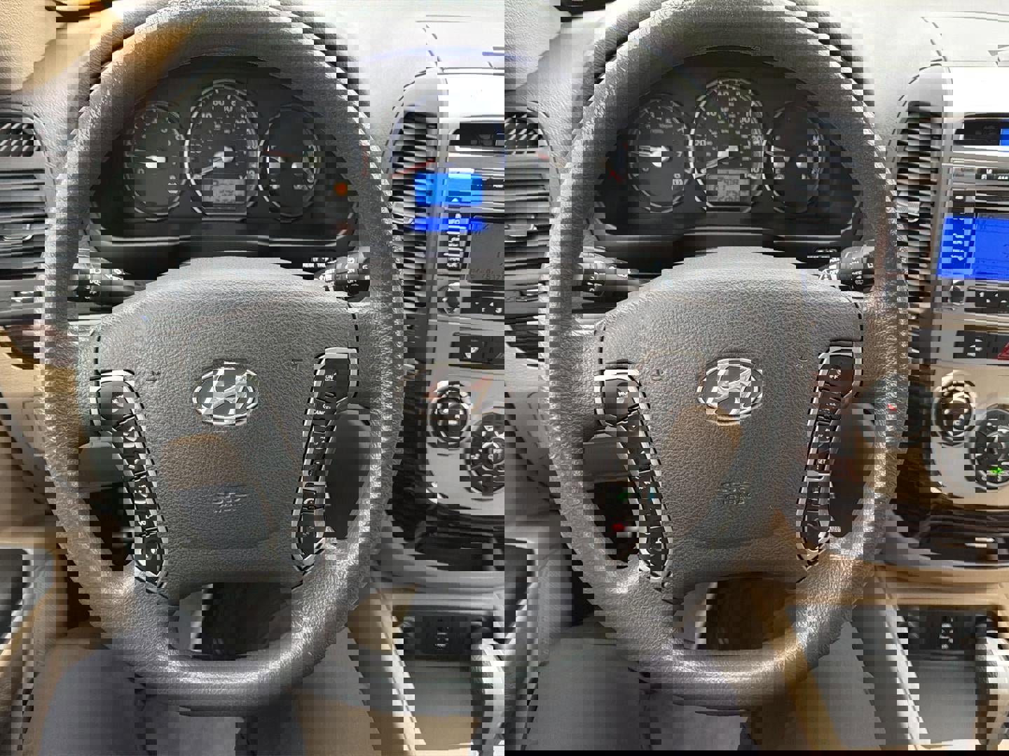 Used 2011 Hyundai Santa Fe GLS image 27