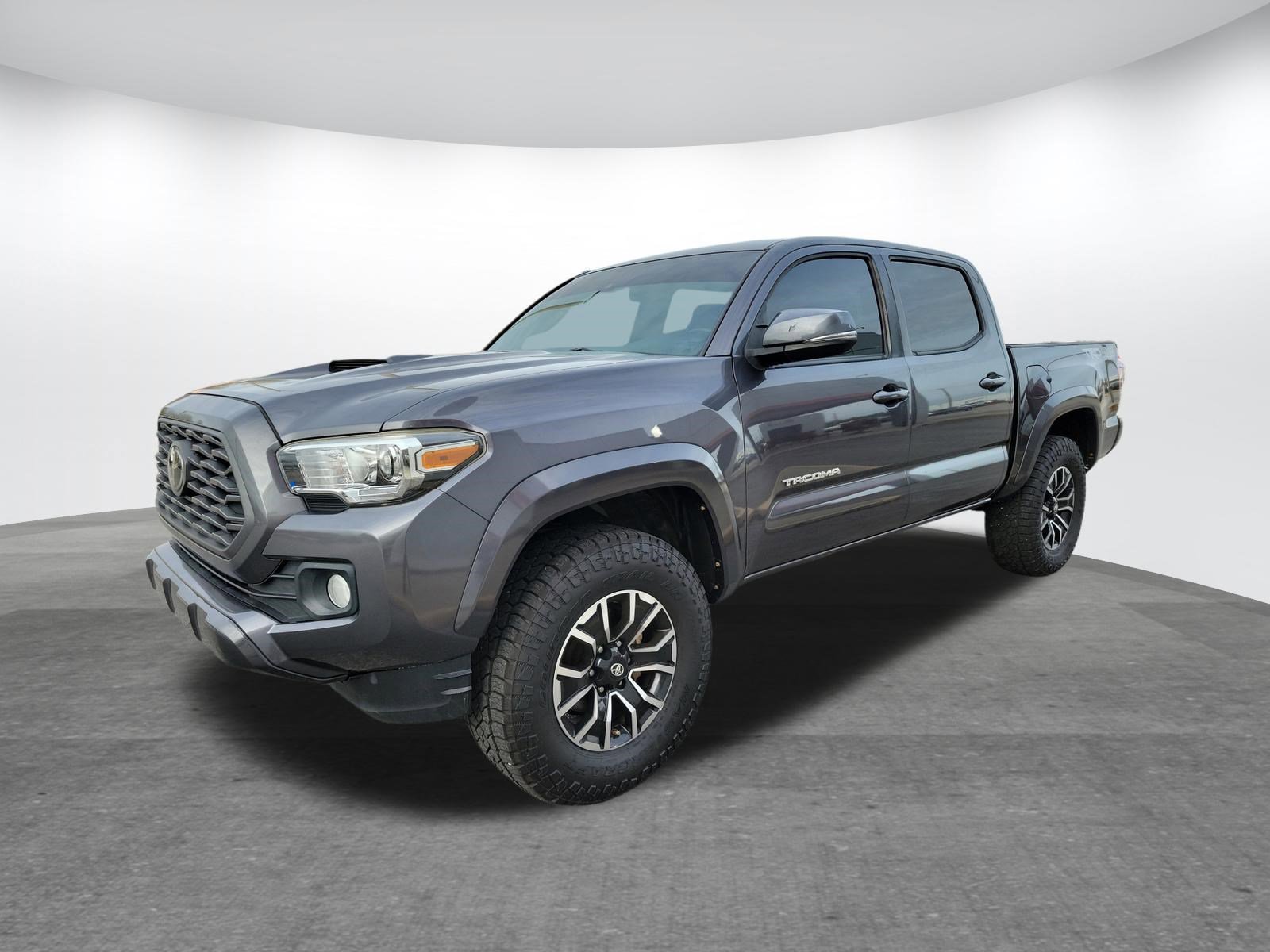 Used 2020 Toyota Tacoma TRD Sport image 3