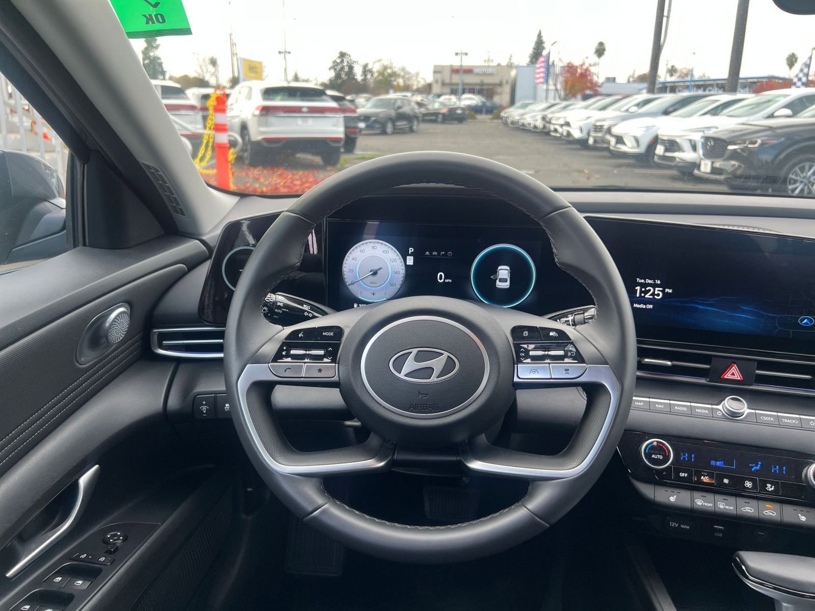 Used 2025 Hyundai Elantra SEL image 34