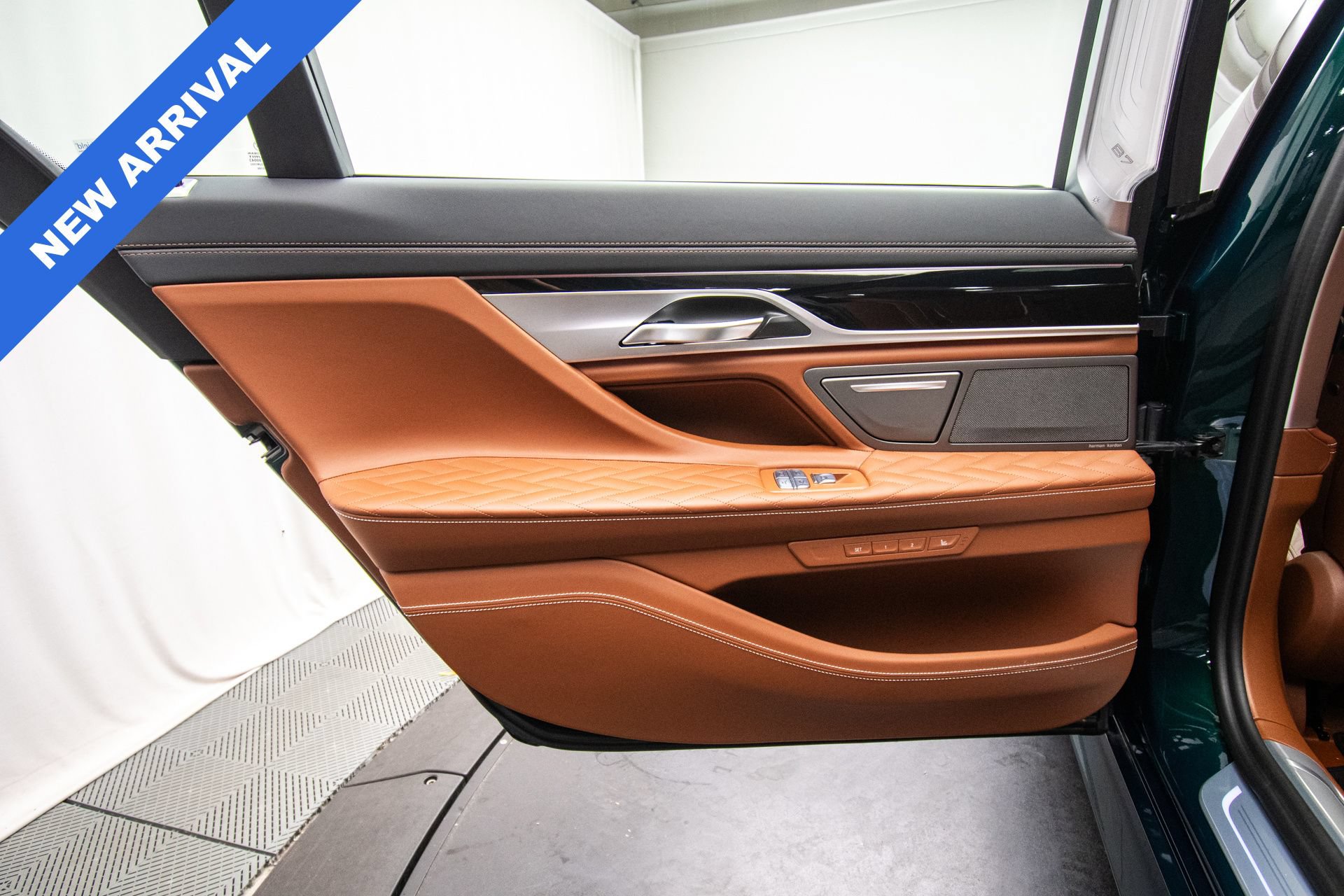 Used 2022 BMW ALPINA B7 xDrive w/ Luxury Rear Seating Package AWD/4WD image 53