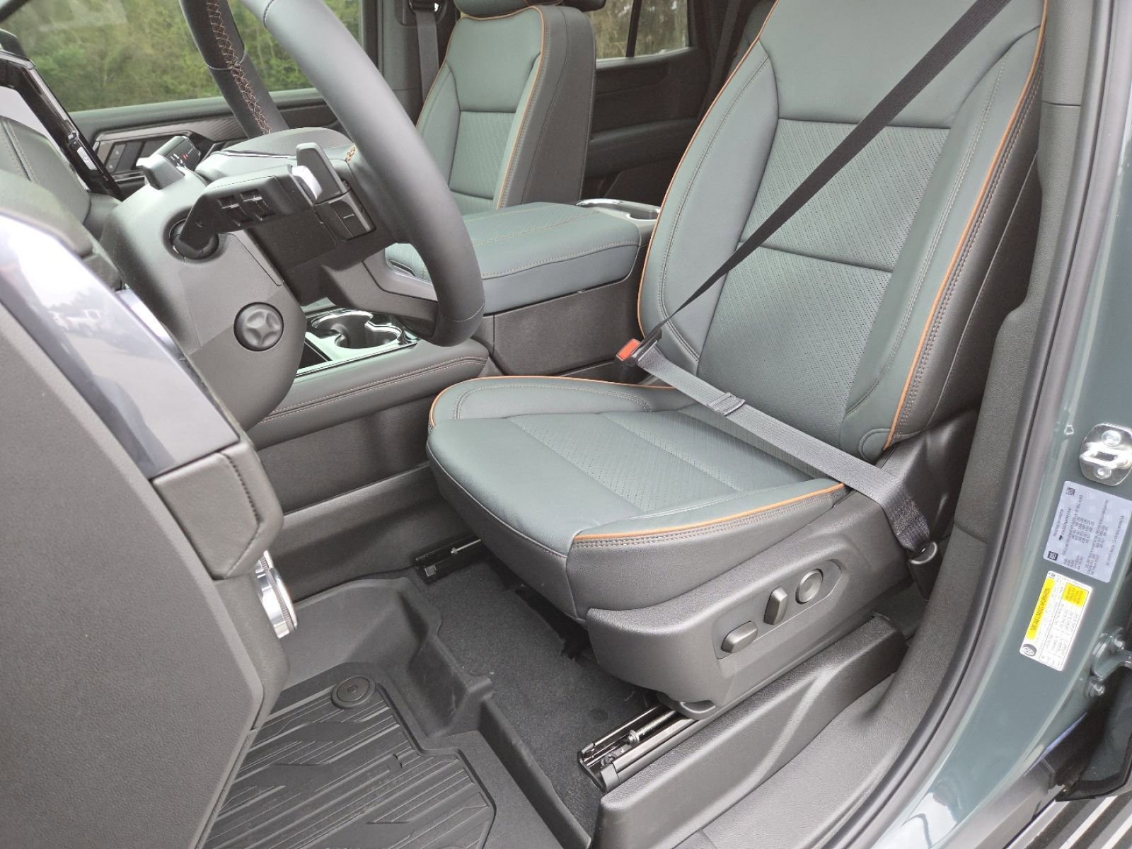 New 2026 GMC Yukon AT4 w/ AT4 Premium Plus Package image 32