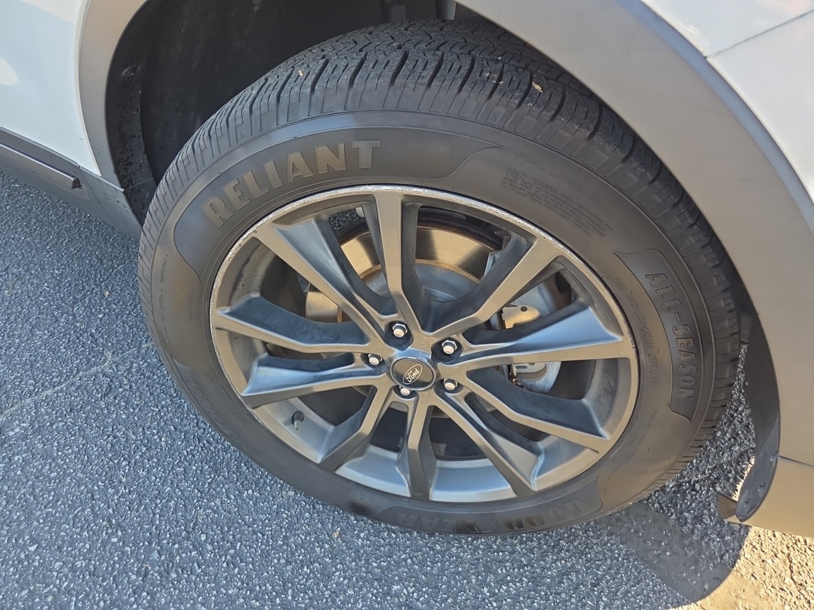 Used 2018 Ford Explorer XLT w/ Equipment Group 202A AWD/4WD image 15