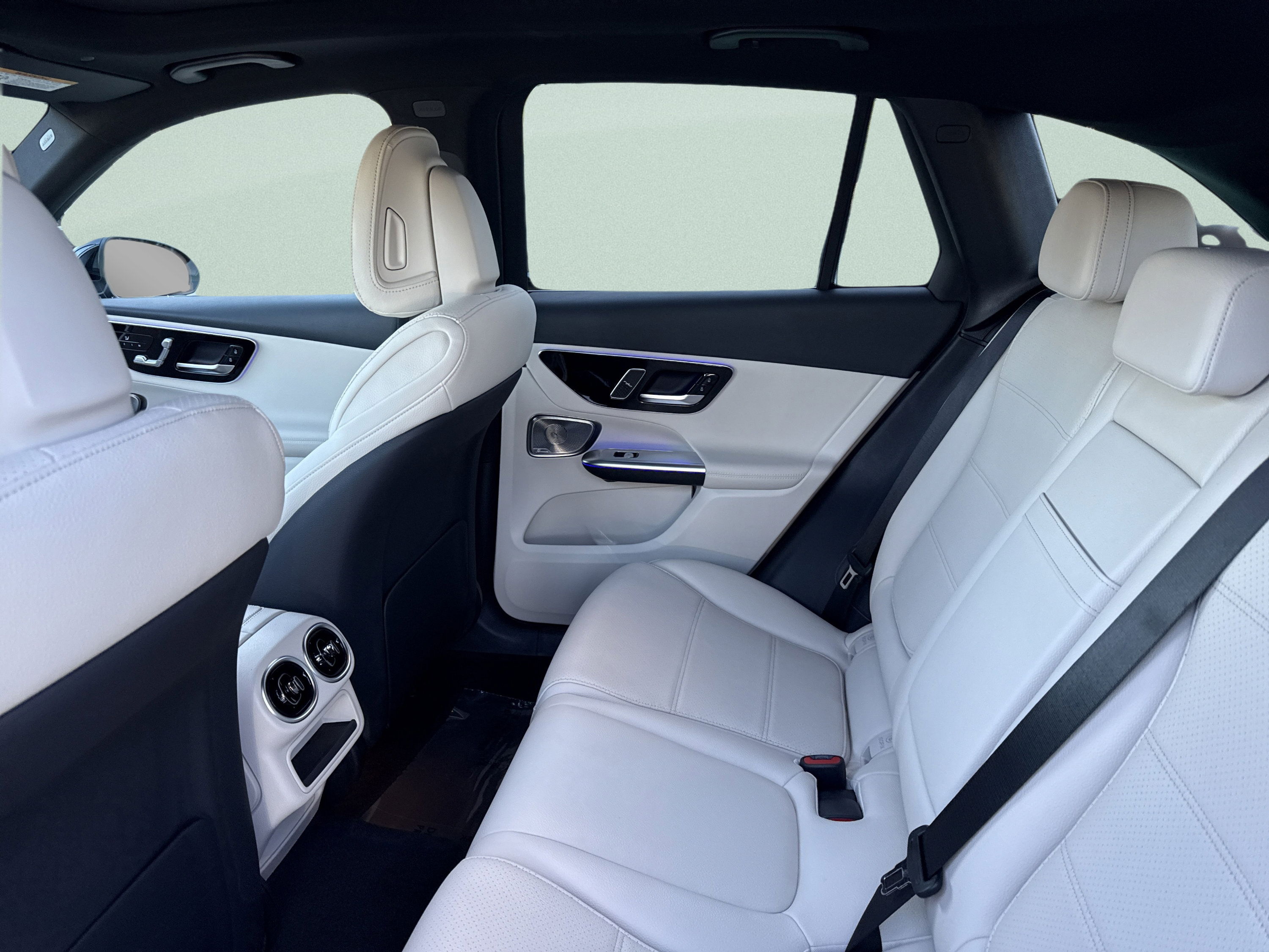 Certified 2026 Mercedes-Benz GLC 300 image 33