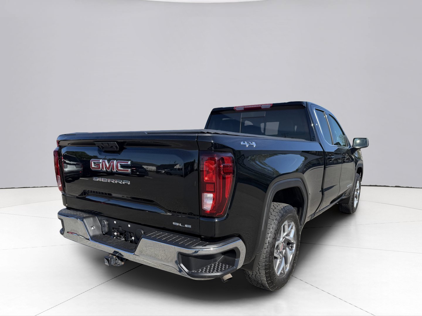 Used 2024 GMC Sierra 1500 SLE w/ Preferred Package AWD/4WD image 11