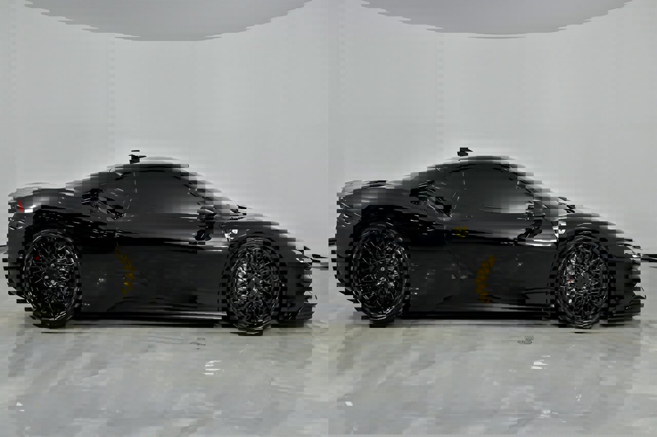 Used 2022 Ferrari SF90 Stradale image 13