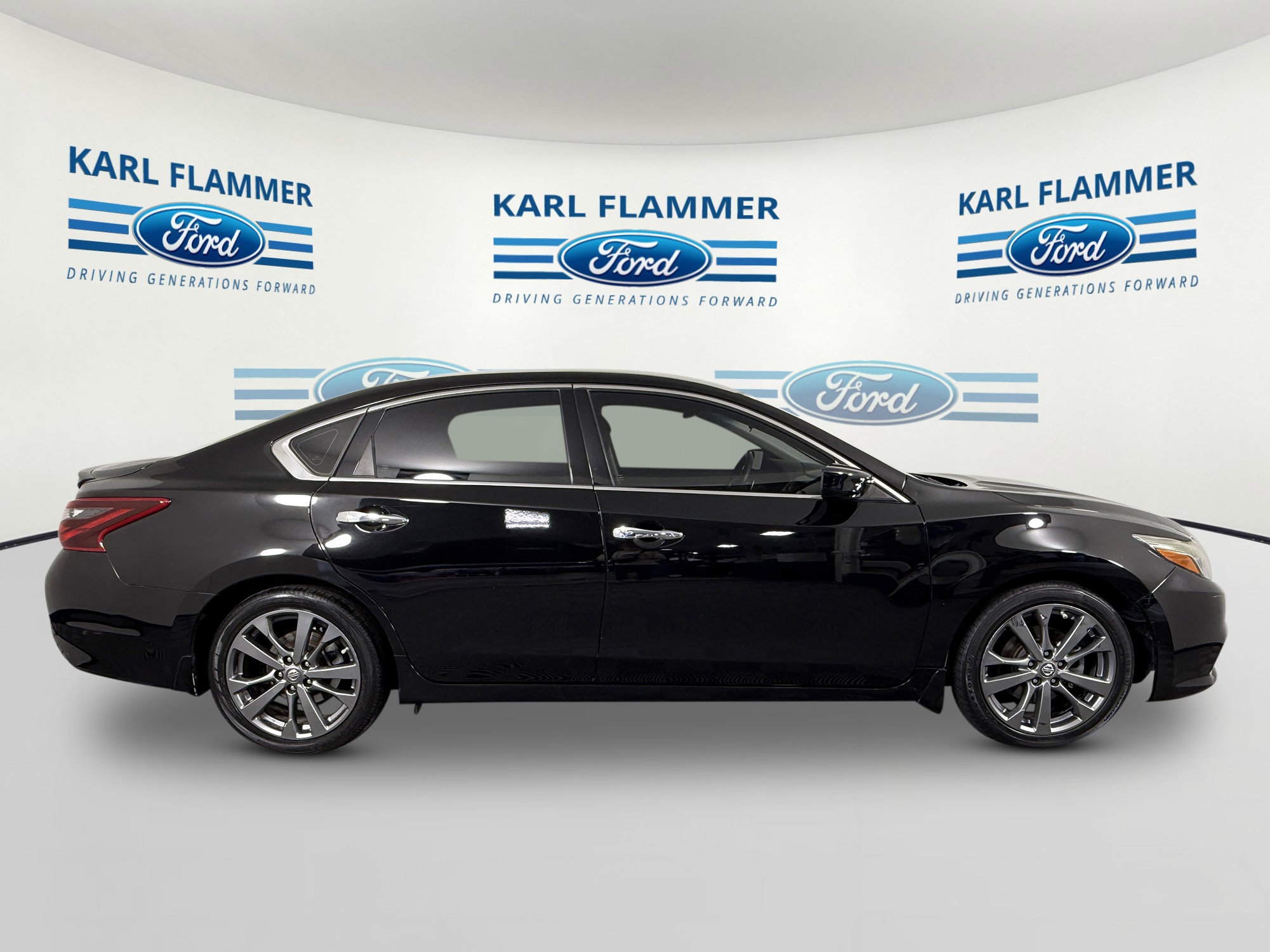 Used 2018 Nissan Altima 2.5 SR w/ SR Special Edition image 2