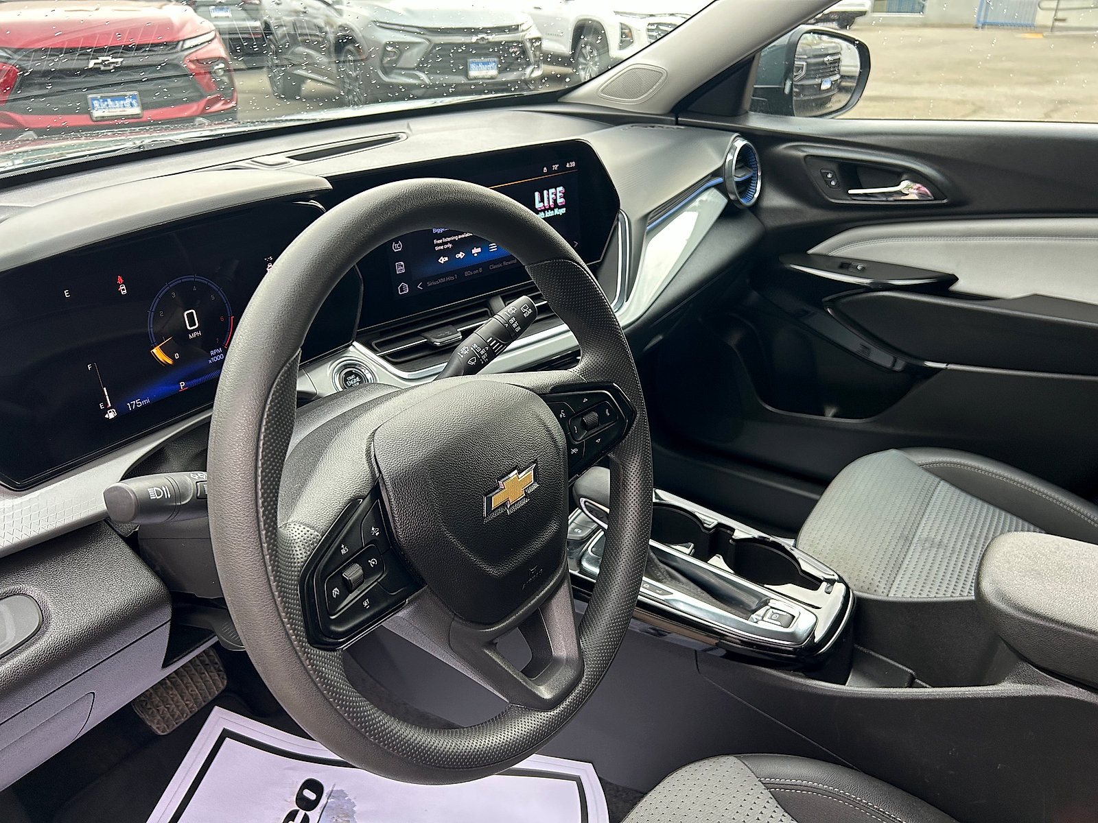 Used 2025 Chevrolet Trax LT FWD image 9