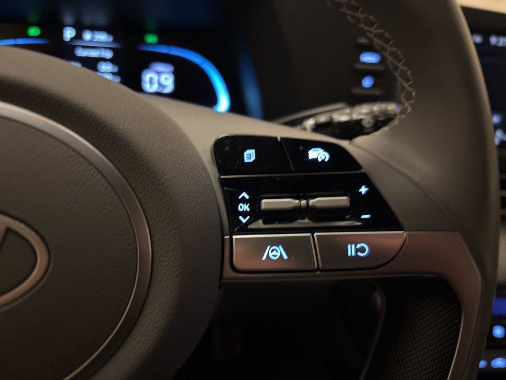 New 2025 Hyundai Elantra Sport image 17