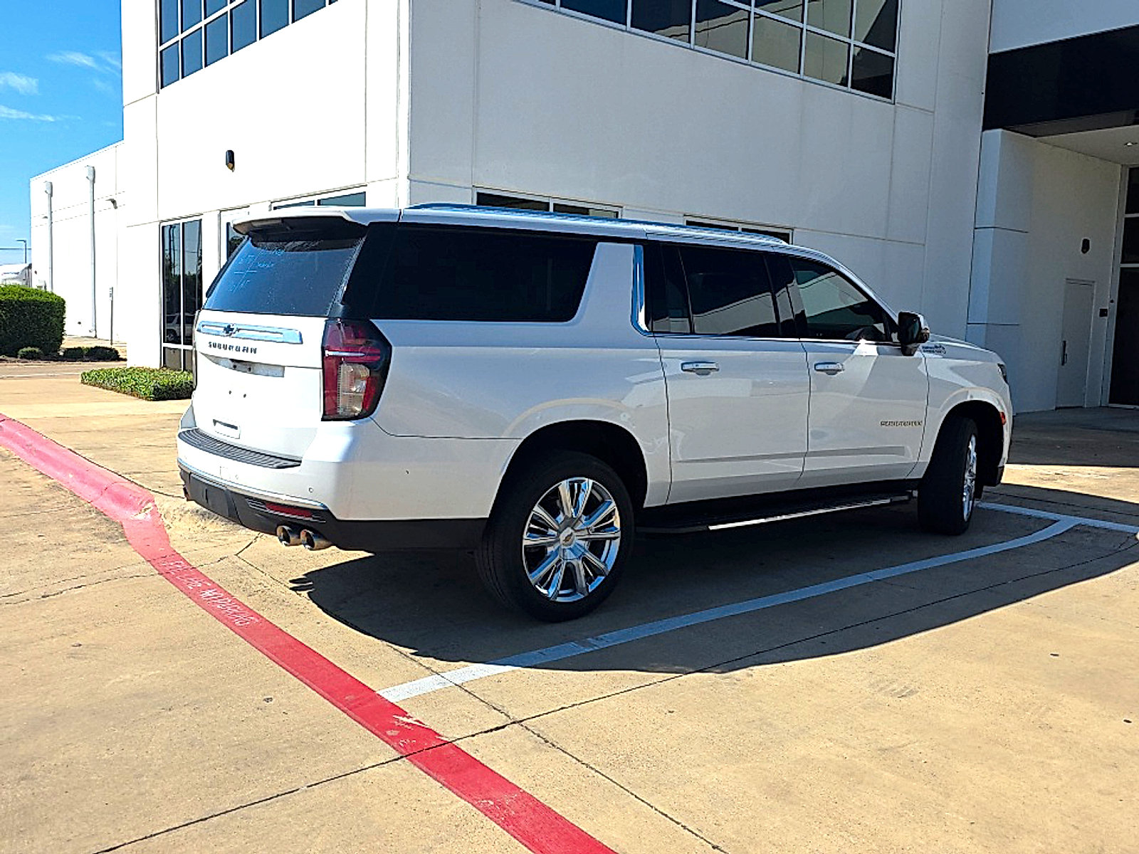 Used 2021 Chevrolet Suburban High Country RWD image 10