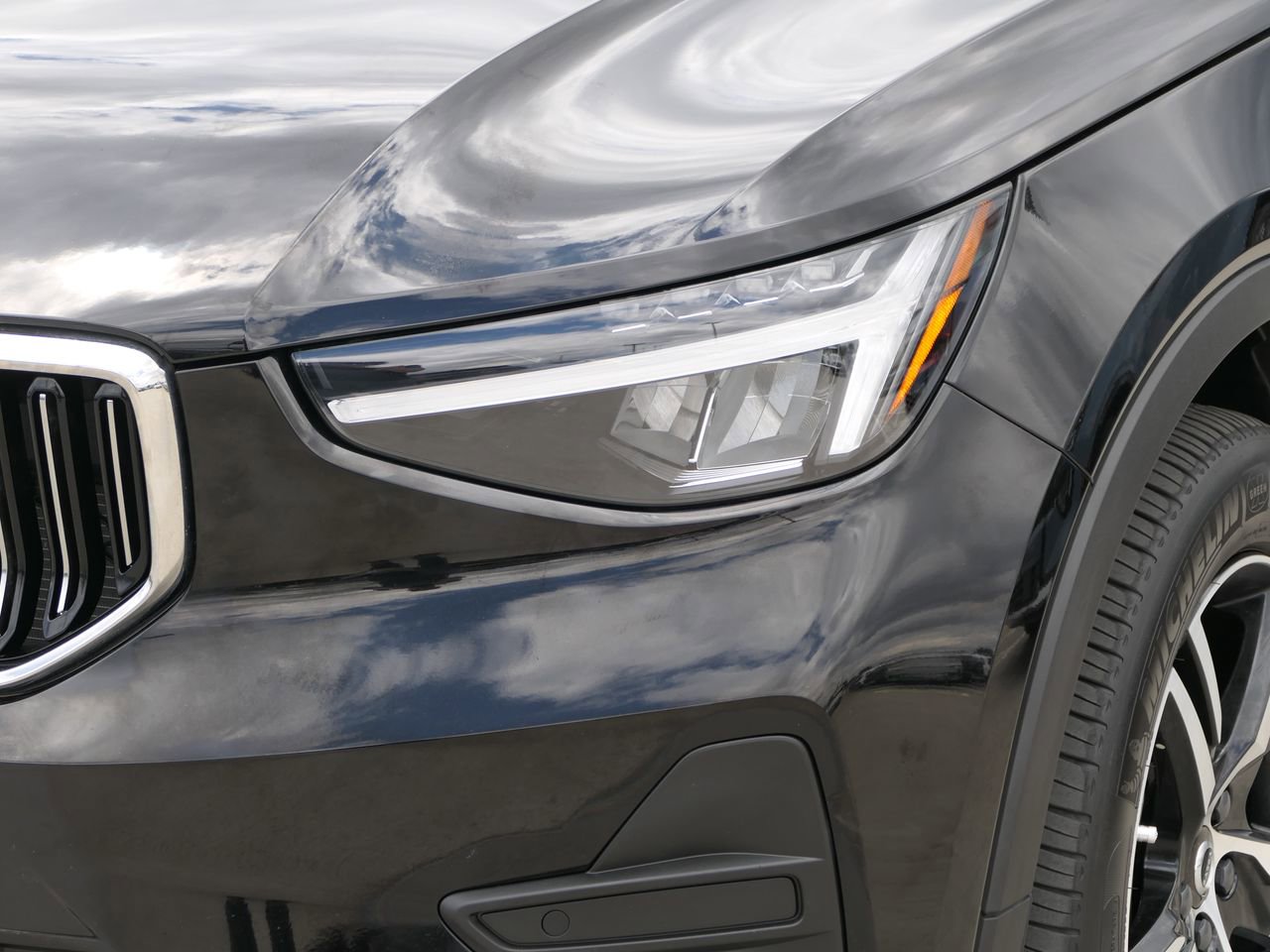 Used 2025 Volvo XC40 B5 Core AWD/4WD image 9
