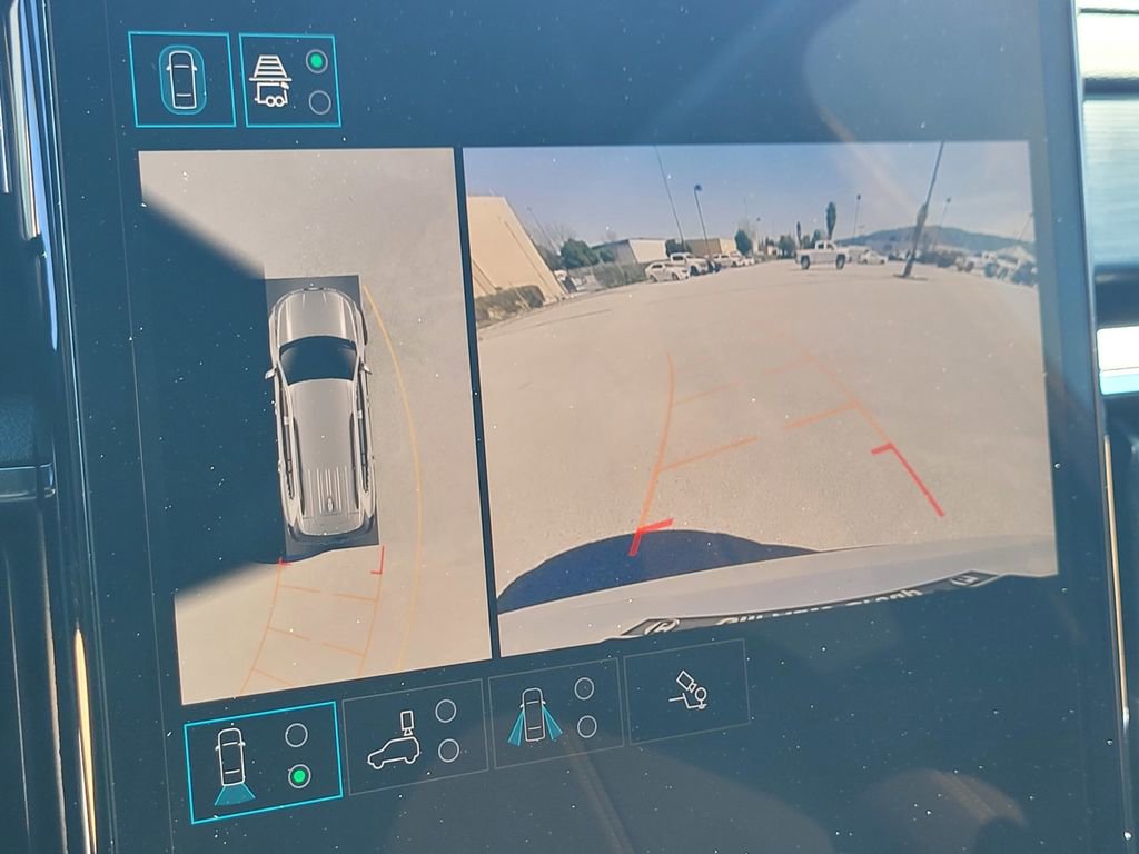 Used 2025 GMC Acadia Elevation image 18