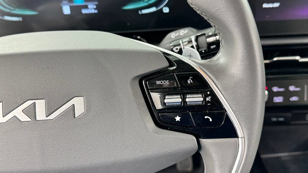 Used 2024 Kia Niro EX FWD image 22