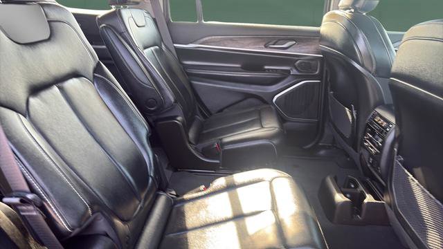 Used 2022 Jeep Grand Cherokee L Limited image 22