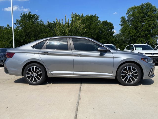New 2025 Volkswagen Jetta SE FWD image 9